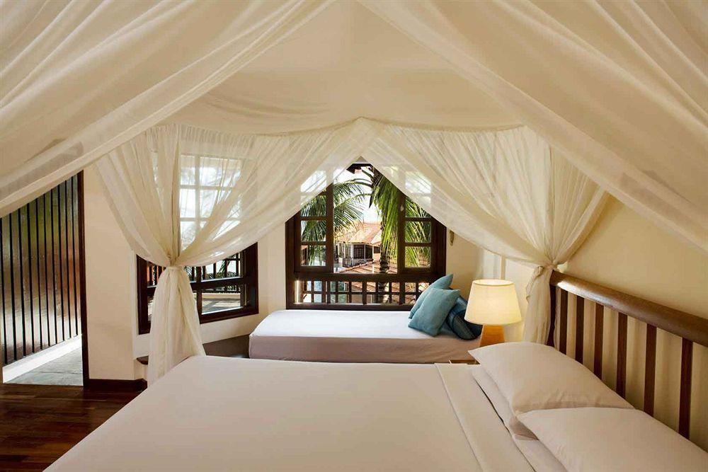 Hotel Avillion Port Dickson Exterior foto A bedroom at the resort