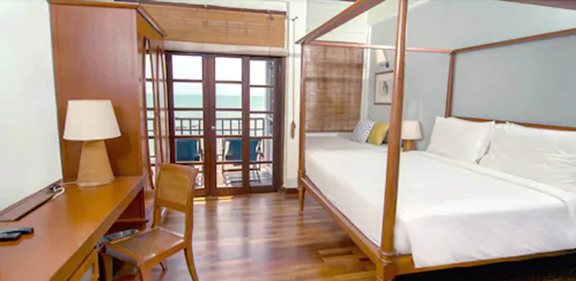 Hotel Avillion Port Dickson Exterior foto A room at the hotel