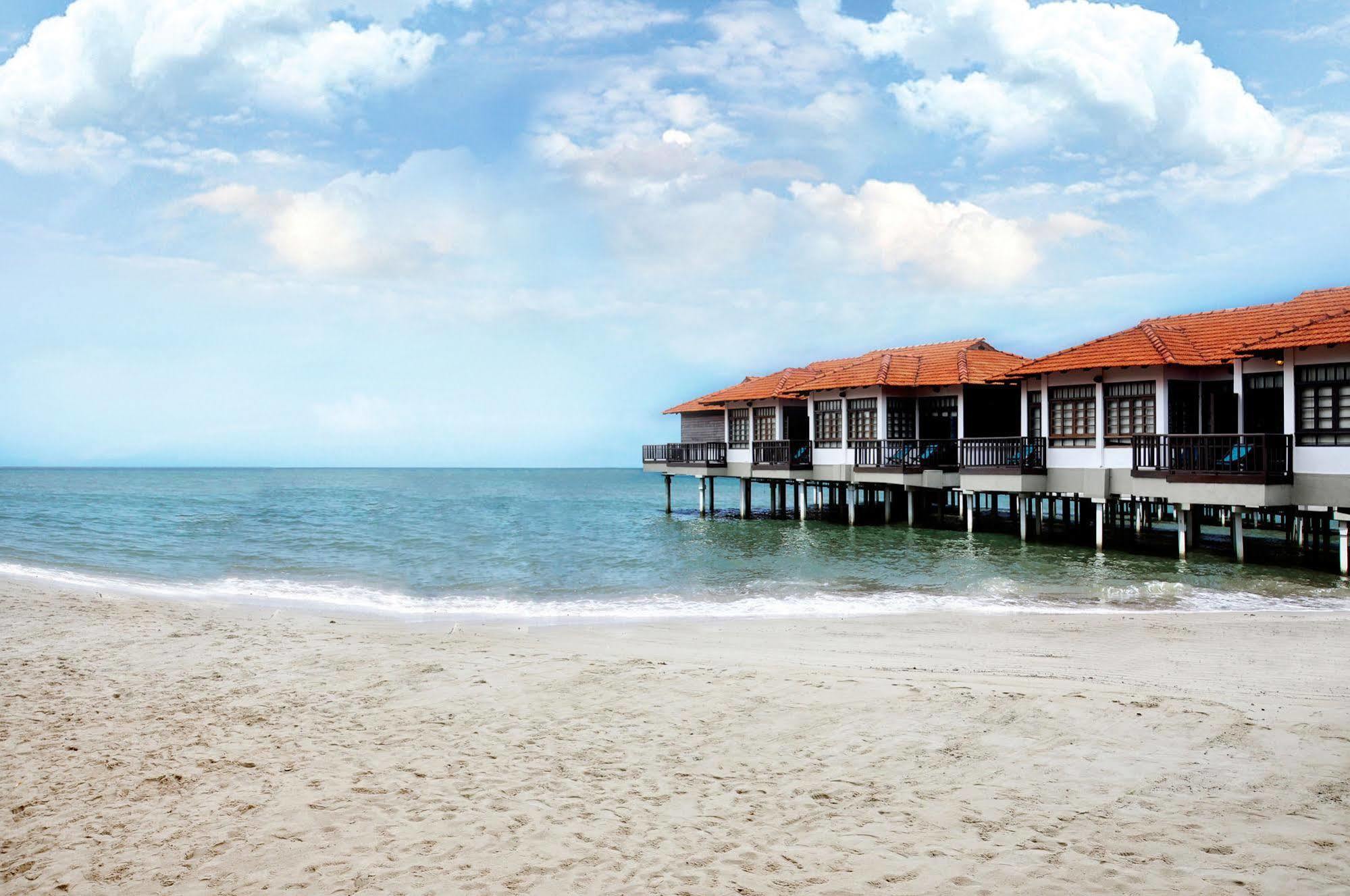 Hotel Avillion Port Dickson Exterior foto The beach at the Berjaya Waterfront Hotel