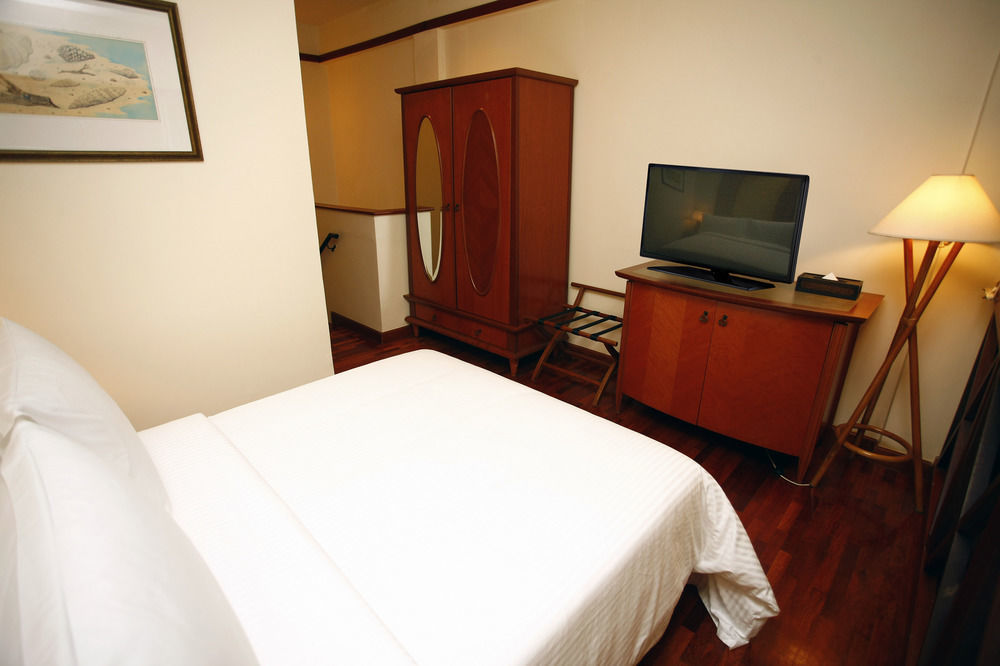Hotel Avillion Port Dickson Exterior foto A room at the hotel
